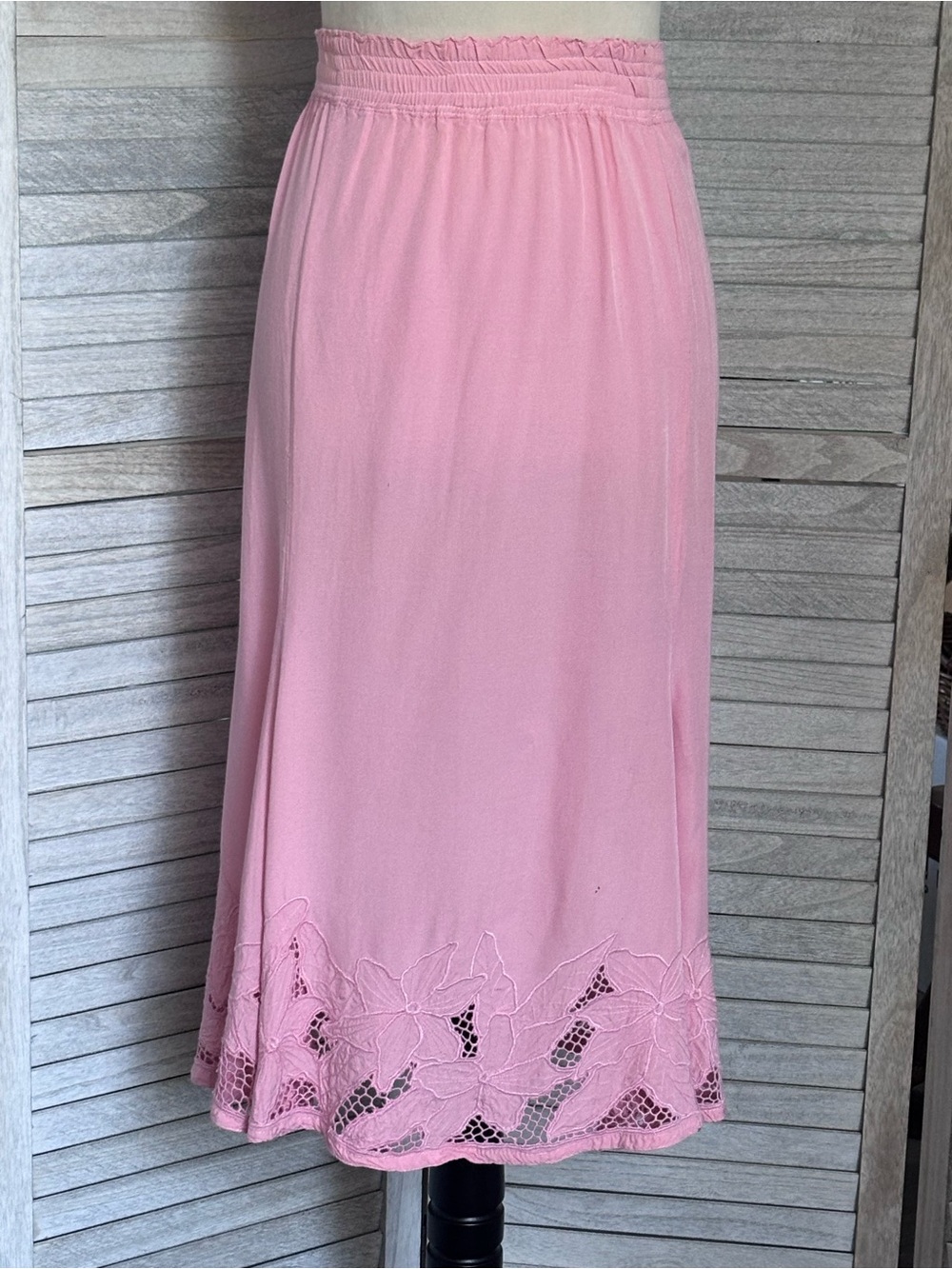 Vintage Handmade Indonesian Embroidered Eyelet Cutout Salmon Pink SZLG MidiSkirt